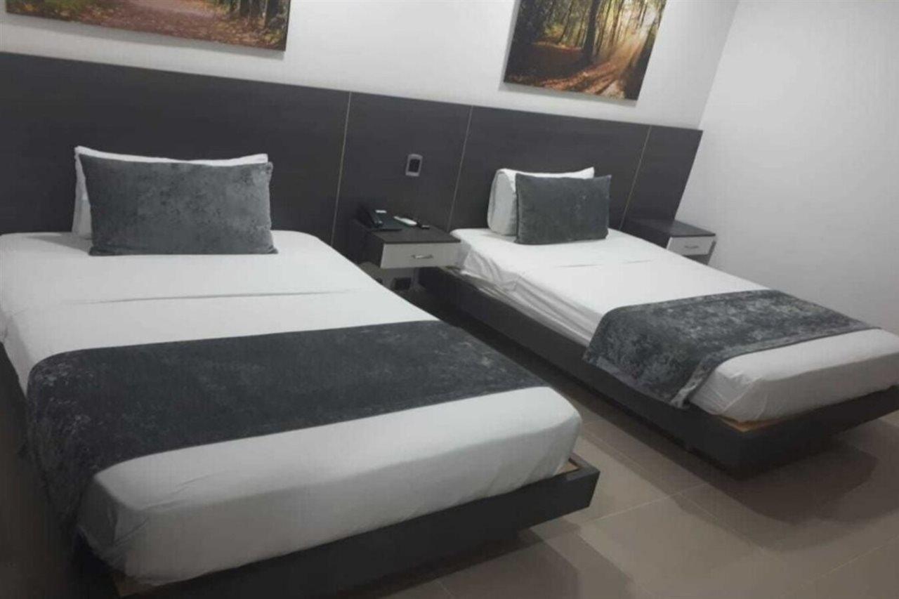 Calle 10 Express Hotel Medellín Kültér fotó