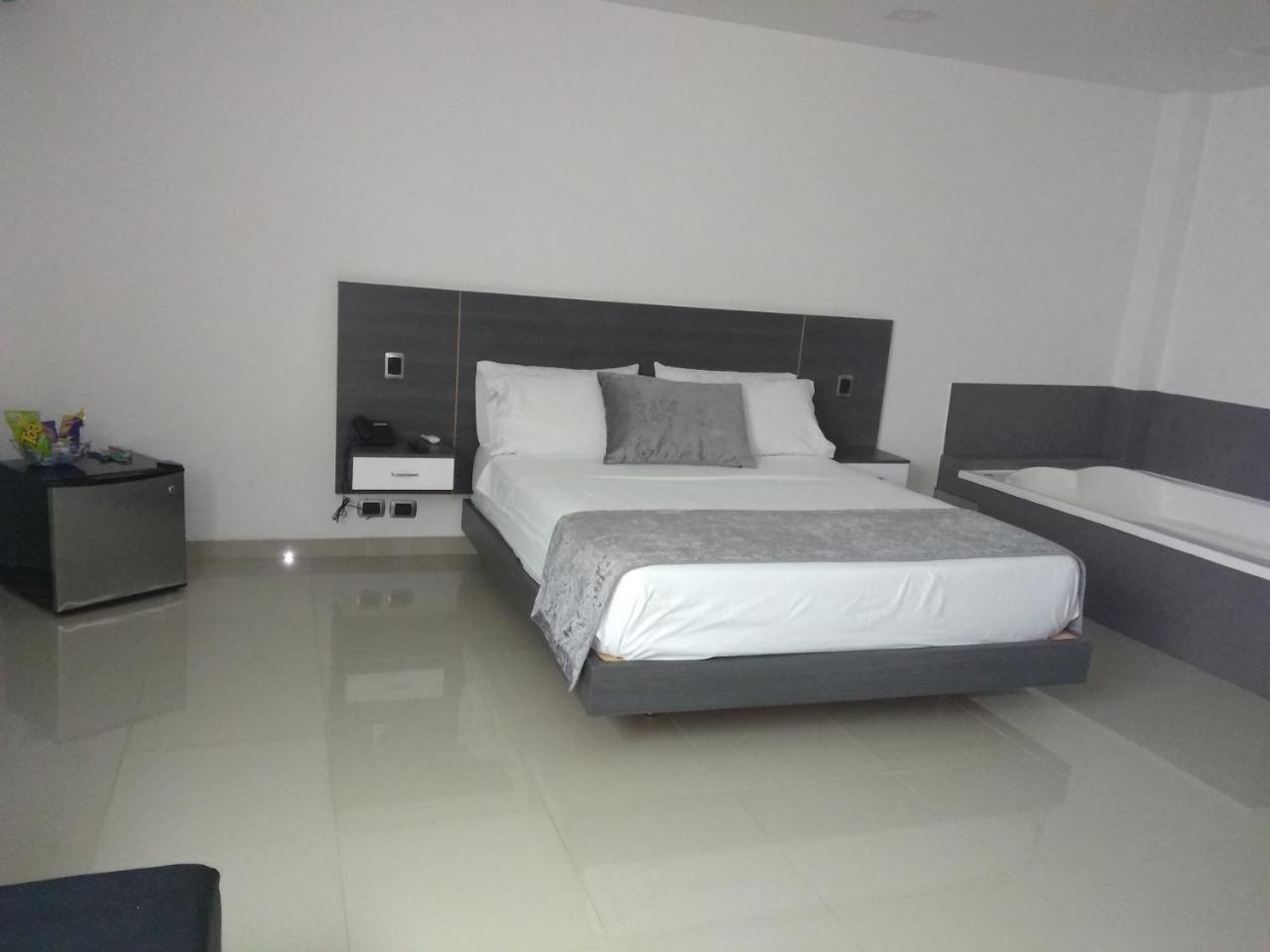 Calle 10 Express Hotel Medellín Kültér fotó